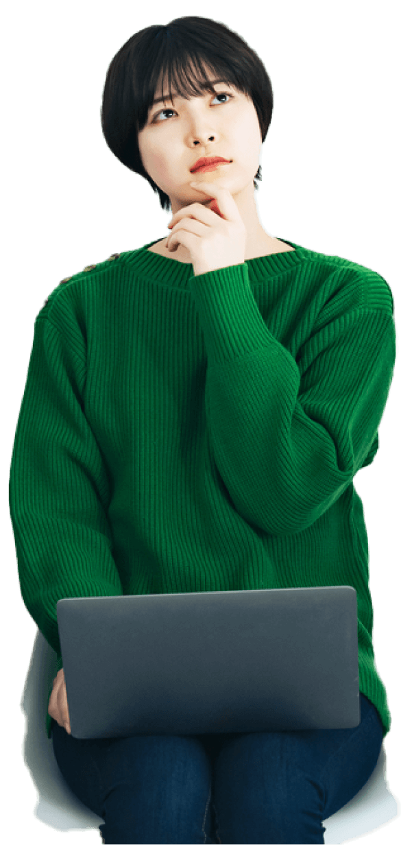 考えている女性の写真